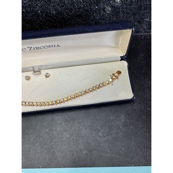 Cubic Zirconia Clear Crystal Tennis Bracelet and Stud Earrings Boxed - Picture 5 of 8